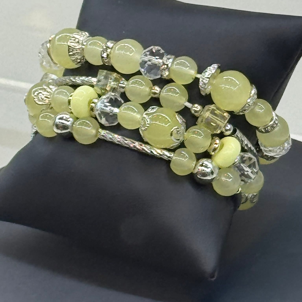 Elegant Beaded Bracelet in Yellow and Silver
